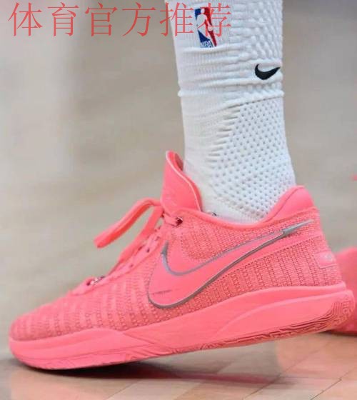 篮板嗅觉敏锐！马尔卡宁穿着粉色Lebron20，得到33分16篮板